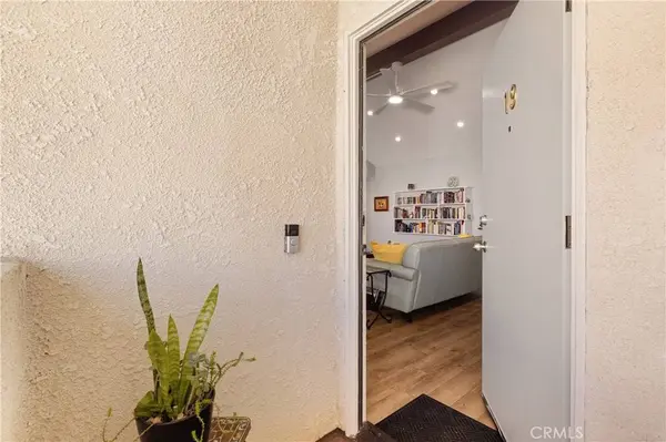 19400 Wyandotte #19, Reseda, CA 91335