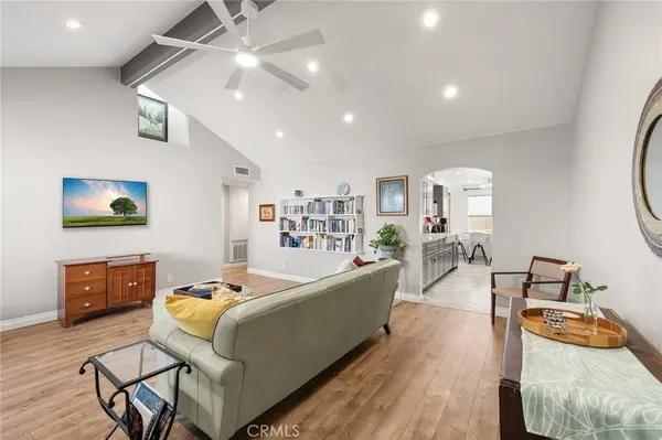 19400 Wyandotte #19, Reseda, CA 91335