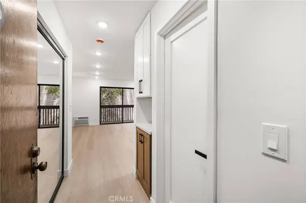 22100 Burbank, Woodland Hills, CA 91367