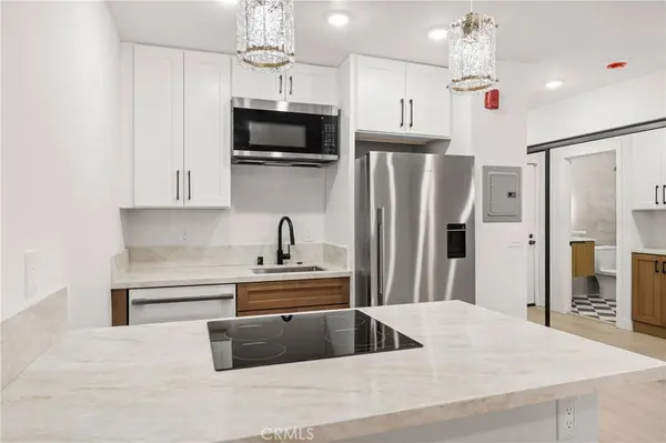 22100 Burbank, Woodland Hills, CA 91367
