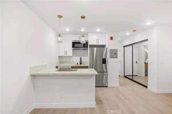 22100 Burbank, Woodland Hills, CA 91367