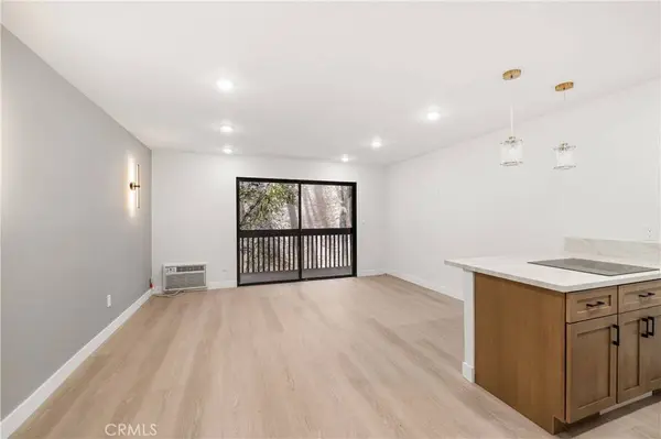 22100 Burbank, Woodland Hills, CA 91367