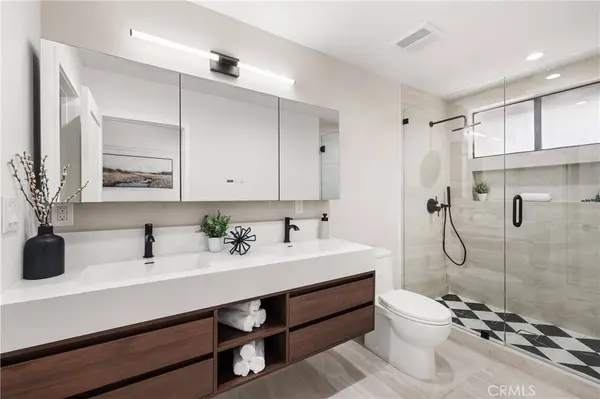 5711 Owensmouth #125, Woodland Hills, CA 91367