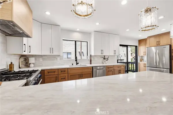 5711 Owensmouth #125, Woodland Hills, CA 91367