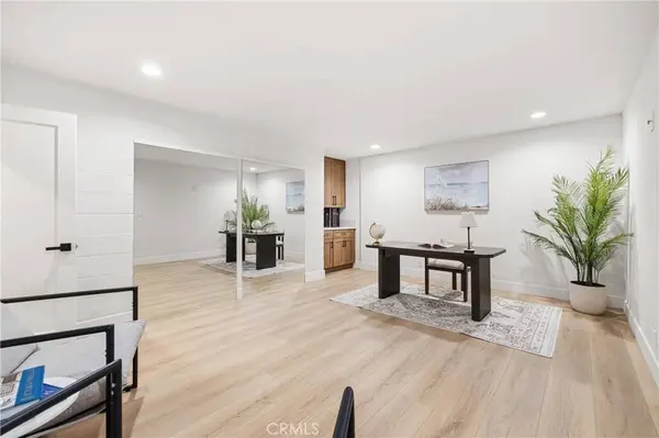 5711 Owensmouth #125, Woodland Hills, CA 91367