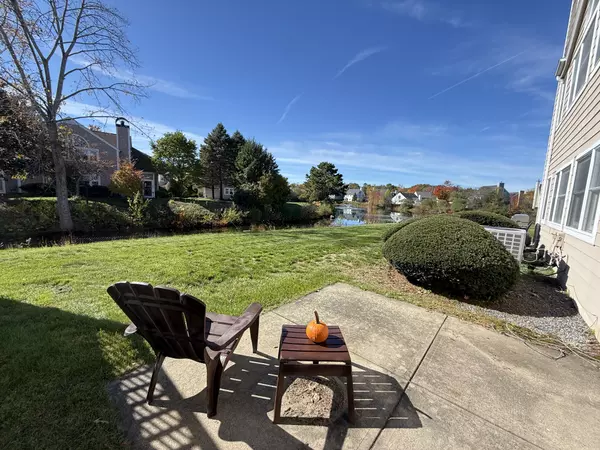 18 Teal Cir, Walpole, MA 02081-4347