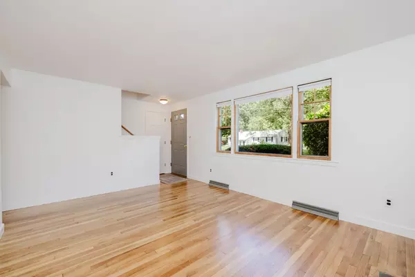 Foxboro, MA 02035-1645,27 Connie Dr