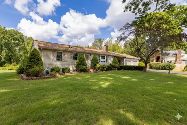 45 Fisher St, Taunton, MA 02780-2116