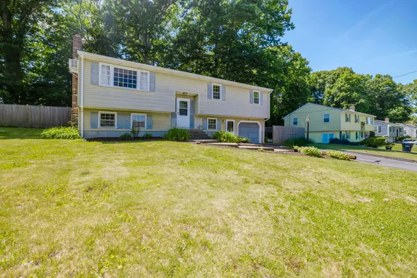12 Sunset Dr, Milford, MA 01757-1318