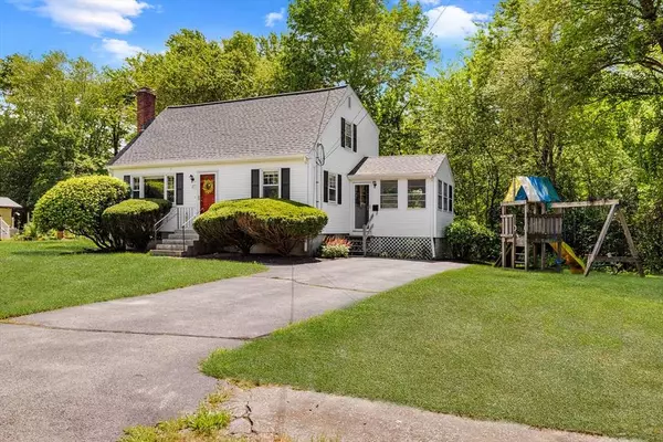 27 Connie Dr, Foxboro, MA 02035