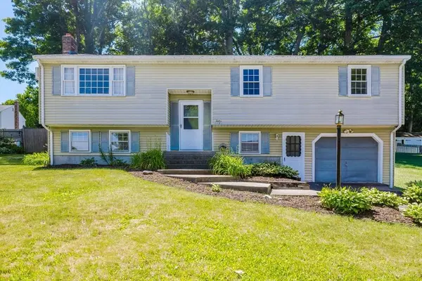 12 Sunset Dr, Milford, MA 01757