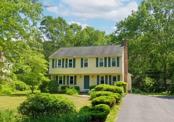 979 Maple St, Mansfield, MA 02048-1633