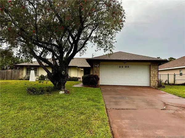 2283 SE Gaslight ST, Port Saint Lucie, FL 34952