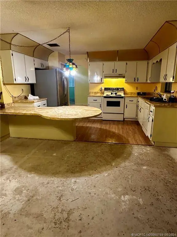 2283 SE Gaslight ST, Port Saint Lucie, FL 34952