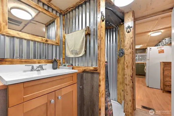 1029 Maple LN, Sumas, WA 98266