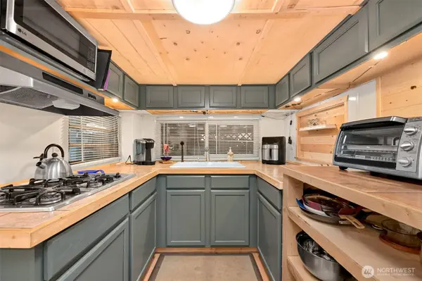 1029 Maple LN, Sumas, WA 98266