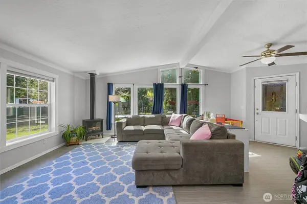 8118 Pony Express WAY, Maple Falls, WA 98266