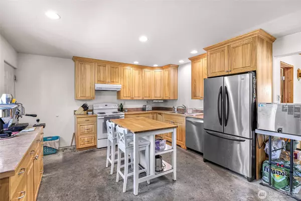 8951 Weidkamp RD, Lynden, WA 98264