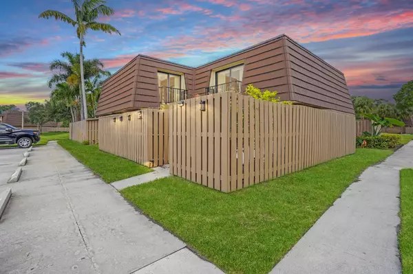 202 2nd CT, Palm Beach Gardens, FL 33410