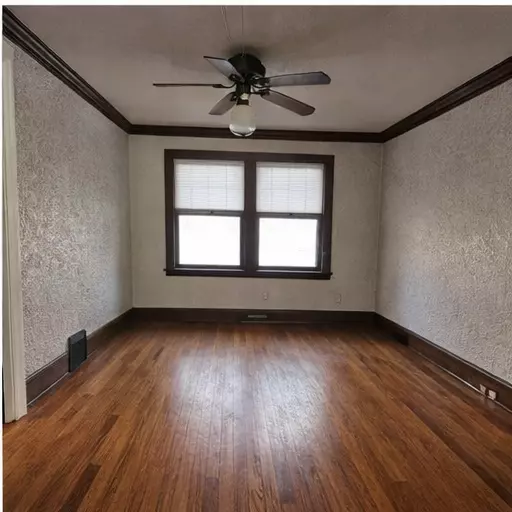 Rockford, IL 61104-5234,914 18th Ave #upper