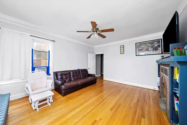 5255 W HENDERSON Street, Chicago, IL 60641