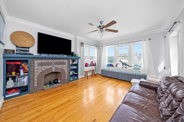 5255 W HENDERSON Street, Chicago, IL 60641