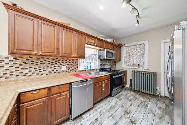 5255 W HENDERSON Street, Chicago, IL 60641