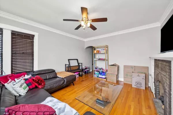 5255 W HENDERSON Street, Chicago, IL 60641