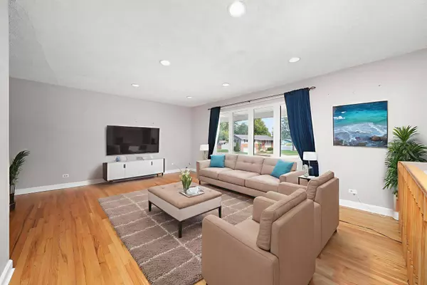 306 N Bissell Drive, Palatine, IL 60074