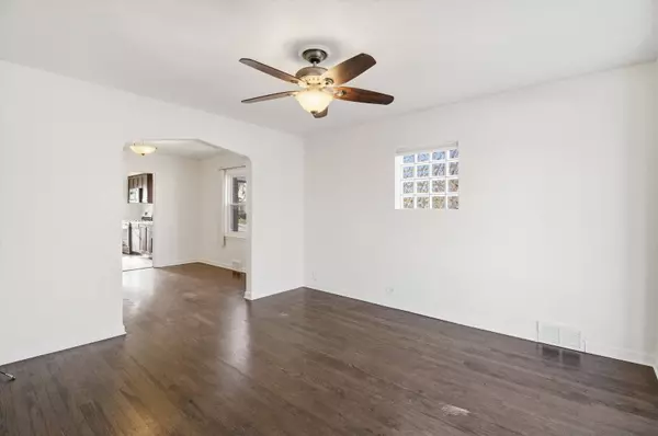 6659 W Foster Avenue, Chicago, IL 60656