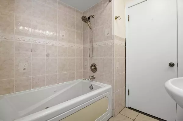 6659 W Foster Avenue, Chicago, IL 60656