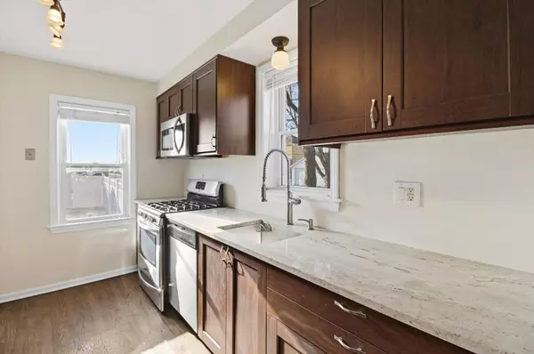 6659 W Foster Avenue, Chicago, IL 60656