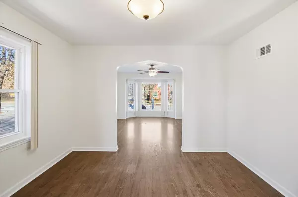 6659 W Foster Avenue, Chicago, IL 60656