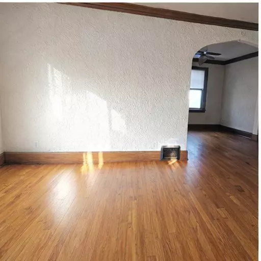 914 18th Ave #upper, Rockford, IL 61104-5234