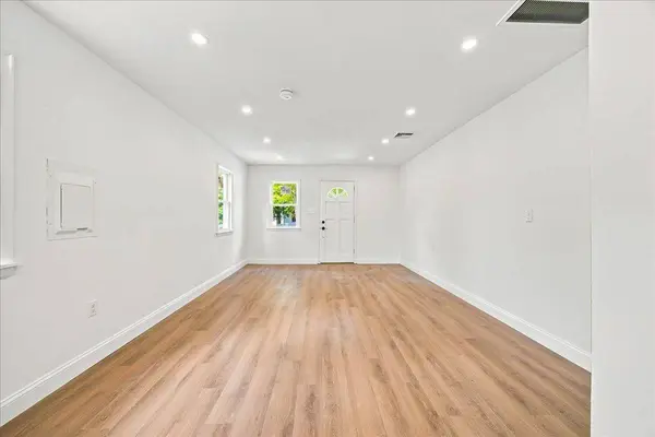108 Iowa Avenue, Villas, NJ 08251