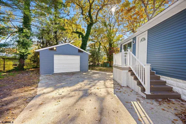 243 Pennsylvania Ave, Absecon, NJ 08201