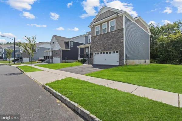 39 WESTMONT DR, Medford, NJ 08055