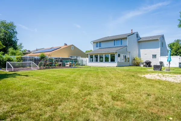 19 Pritchard Ln, Sicklerville, NJ 08081-2013