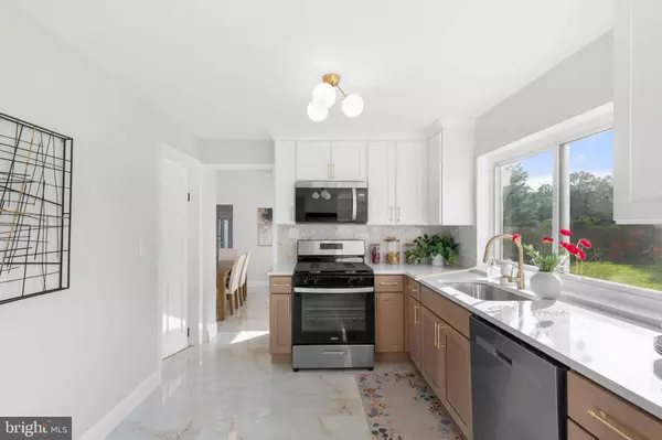 114 LEONARD AVE, Hamilton, NJ 08610