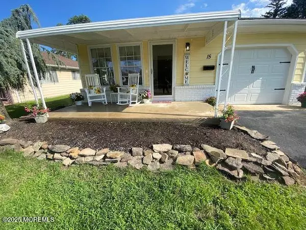 15 Barbuda Street, Toms River, NJ 08757