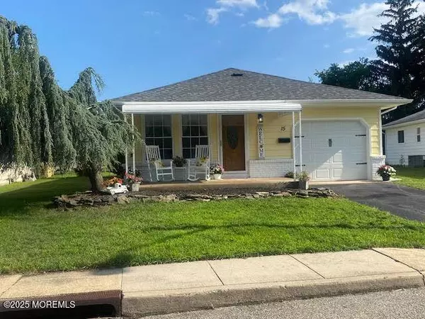 15 Barbuda Street, Toms River, NJ 08757