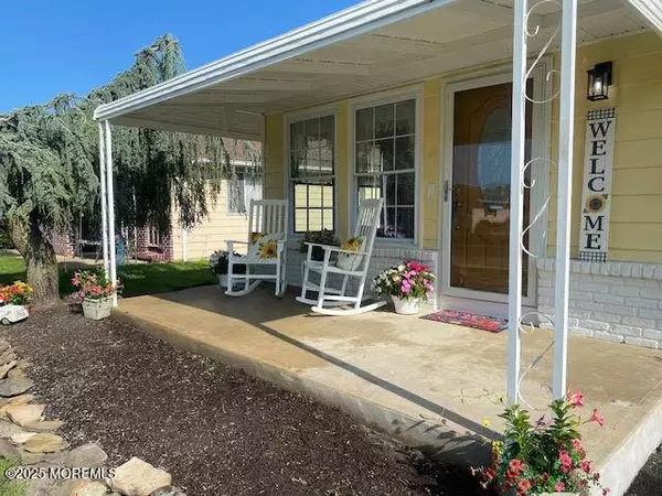 15 Barbuda Street, Toms River, NJ 08757