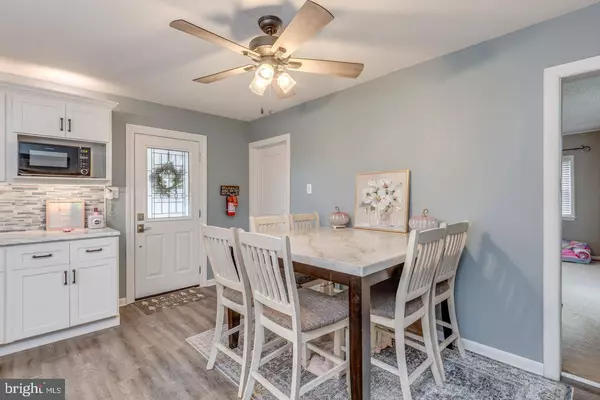 20 MAPLE AVE, Williamstown, NJ 08094