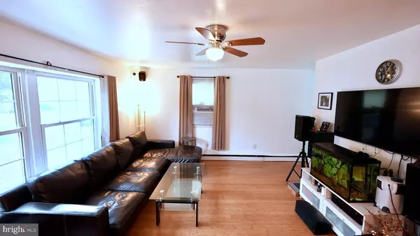 87 OAK AVE, Blackwood, NJ 08012