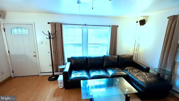 87 OAK AVE, Blackwood, NJ 08012