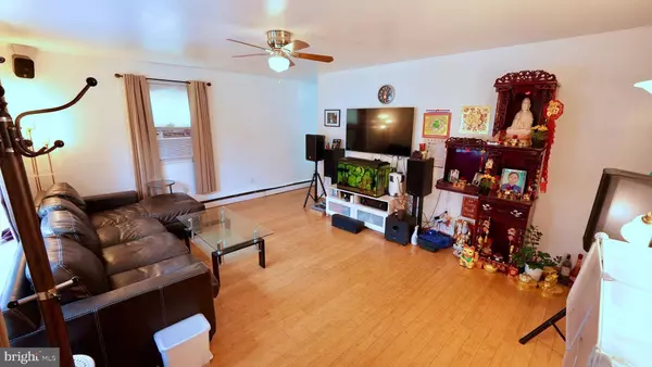 87 OAK AVE, Blackwood, NJ 08012