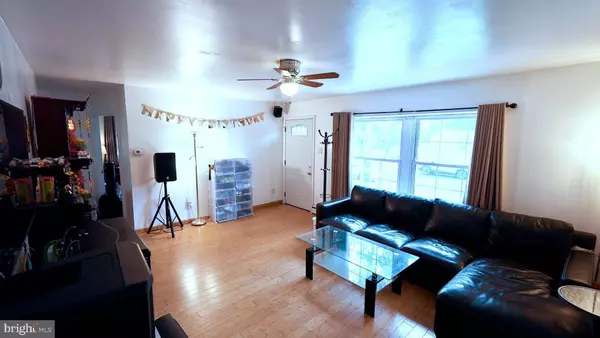 87 OAK AVE, Blackwood, NJ 08012