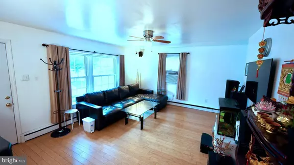 87 OAK AVE, Blackwood, NJ 08012