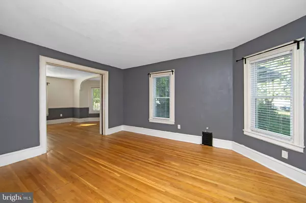 308 W BROAD ST, Paulsboro, NJ 08066