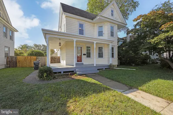 308 W BROAD ST, Paulsboro, NJ 08066